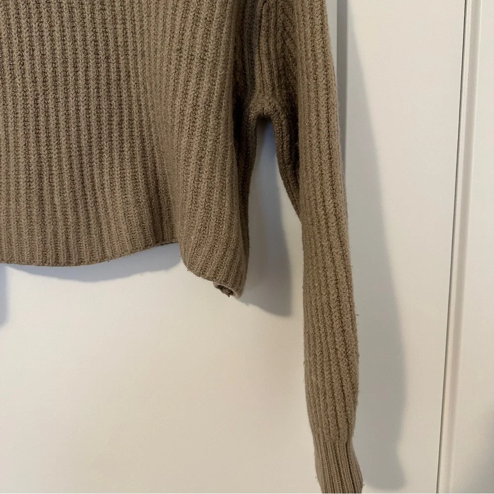 Aritzia Babaton Guell Cropped Wool Ribbed Turtleneck Sweater Size Medium Women’s - Picture 6 of 12